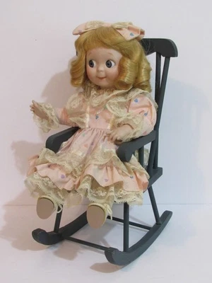 Винтажная коллекция кукол династии 12 дюймов фарфоровая и тканевая кукла Googly Eye на качалке - Изображение 1 из 4
