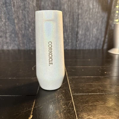 Corkcicle 7 盎司无节珍珠金属三绝缘香槟长笛独角兽 — 第 1/4 张图片