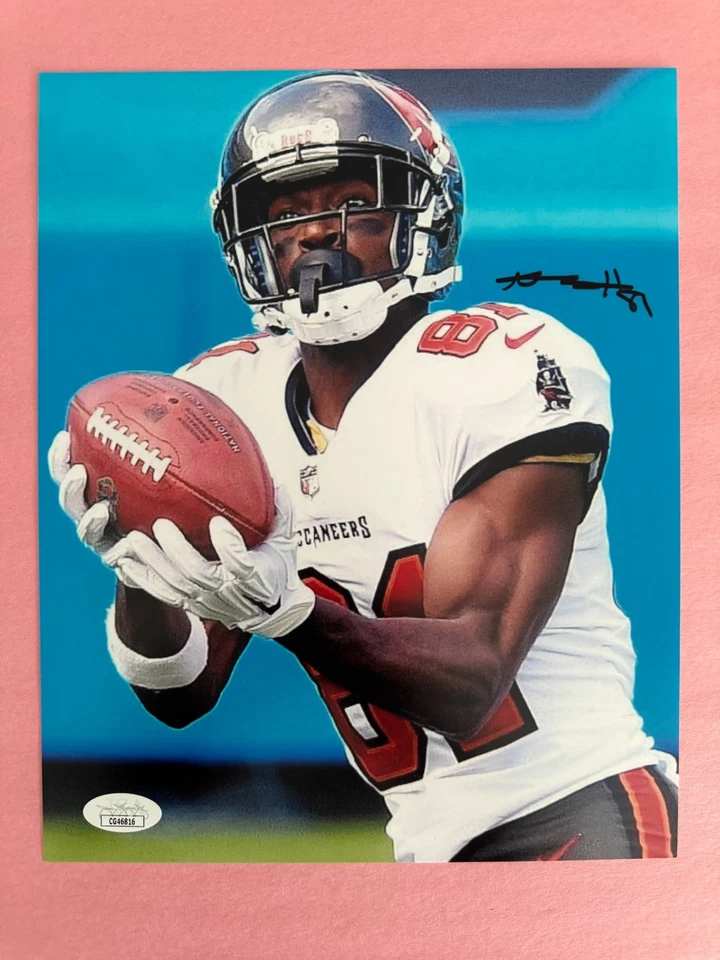 Antonio Brown signed TAMPA BAY BUCCANEERS 8 X 10 photo  JSA COA - Image 1 of 1
