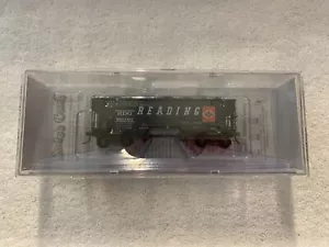 Kadee #7011 HO Scale Reading 50 Ton AAR Standard 2-Bay Offset Hopper #86040 - Picture 1 of 3