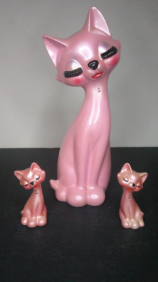 vintage kitsch pink cat with her 2 pink kittens with large eyelashes        Z154 - Image 1 of 4