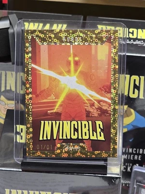 Robot Keepsake Invincible 2025 1/1 temporada 1 edición discoteca dorada #74 Foto 1 de 4