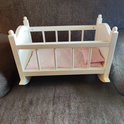 Pottery Barn Niños Muñeca Cuna Cuna Madera Blanca 18” Muñeca Cama Cuna Juego de Rol Foto 1 de 4