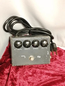 MXR MX-117 FLANGER Effector, ground contact broken, many scratches and dirt - Picture 1 of 6