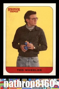 Pegatinas 2018 Topps Stranger Things #14 Ted Wheeler casi nuevas/casi nuevas+ 12142 - Imagen 1 de 4