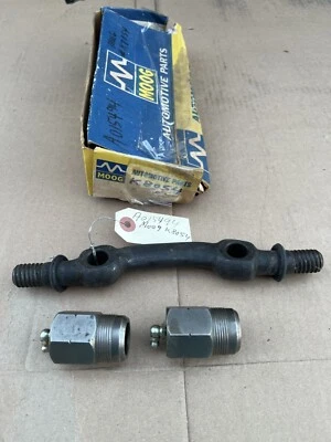 Brazo de control superior Ford Fairlane 1962-1965, 1962-63 Mercury Meteor MOOG K-8200 Foto 1 de 2