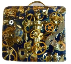 eXPLODING WATCH PARTS STEAMPUNK GEARS LUCITE PENDANT VINTAGE JEWELRY neocurio - Picture 1 of 6