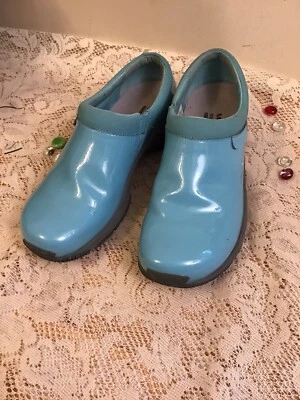 Merrell Women's Size 7 Encore Moc Pro Shine Slip-Resistant Maui Blue Shoe Clog - Image 1 of 4