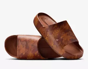 NUEVO EN CAJA Sandalia Nike Estampada Calma Para Hombre, Resistente al Agua, Canela - Imagen 1 de 5