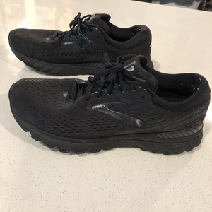 brooks adrenaline black