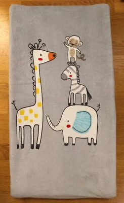 Cubierta de almohadilla para cambiador Koala Baby ultra felpa niño/niña, animales de safari, gris Foto 1 de 4