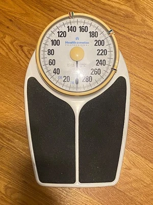 Vintage HEALTH-O-METER Professional Scale Model 150  Big Foot 330LB - Image 1 of 4