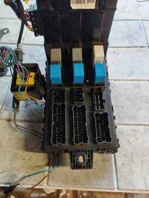 Scatola fusibili HYUNDAI SANTA FÉ I SM 9540026501 2.00 Diesel 83kw 18233865 - Immagine 1 di 4