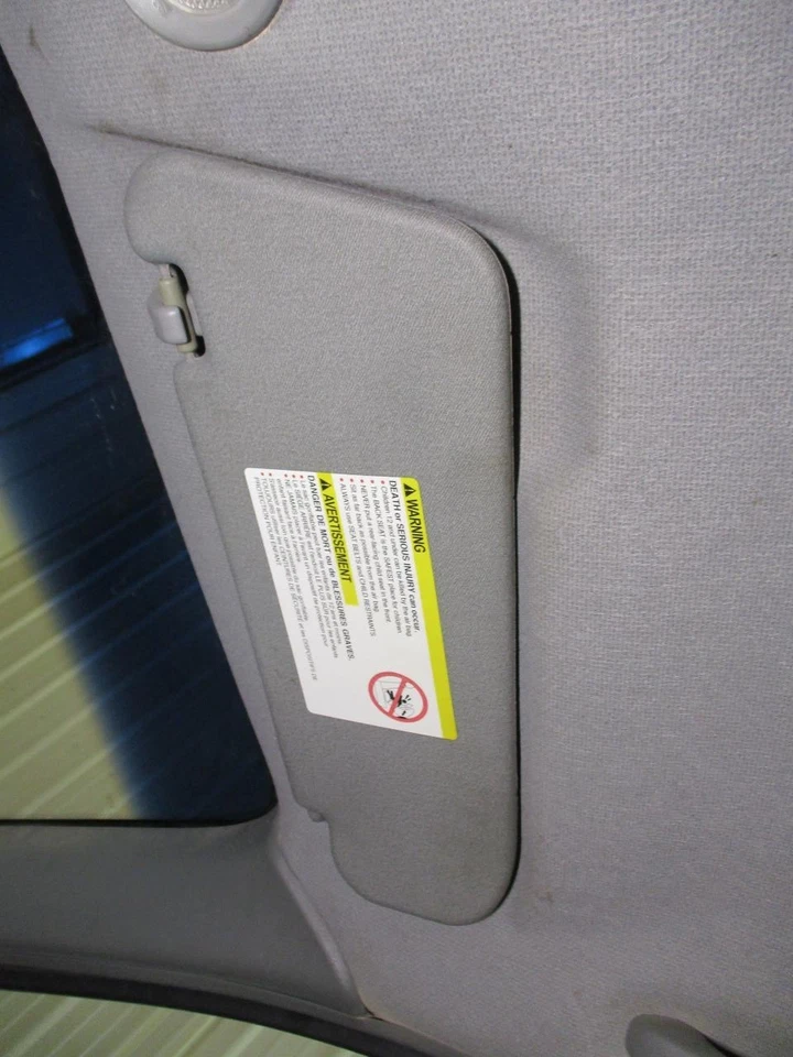 Para-sol direito usado serve: 2005 Chevrolet Aveo grau direito A - Imagem 1 de 4