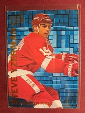 Steve Yzerman PREMIER PIVOT 1994-95 Fleer Ultra #10 Detroit Red Wings NHL Card