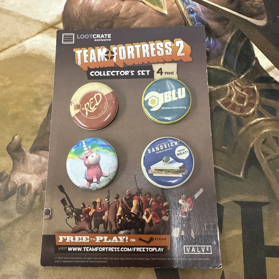 New Team Fortress 2 Loot Crate Exclusive 4 Pack Collectors Set Buttons Pins +2-C - Image 1 of 1