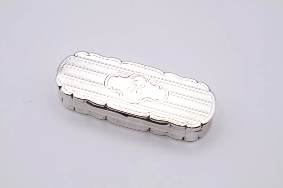 Antigua caja de tabaco victoriana de plata de ley de calidad con sello Birmingham 1852 Foto 1 de 4