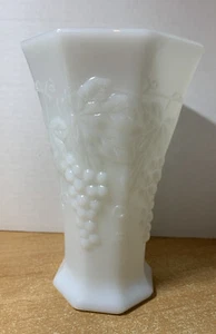 Vintage Anchor Hocking Grape Pattern Milk Glass Vase 7" - Picture 1 of 10