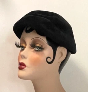 Vintage Hat Ladies 1950s Mitzi Lorenz London Black Felt Wool Skull Cap M/L 60cm - Picture 1 of 14
