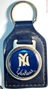 { RARE VINTAGE NEW YORK YANKEES ID BADGE HOLDER KEY - Picture 1 of 3