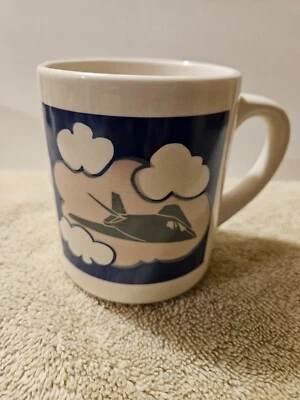 Avión furtivo F-117A. Cambios de imagen. Taza de café coleccionable imprescindible. Foto 1 de 4