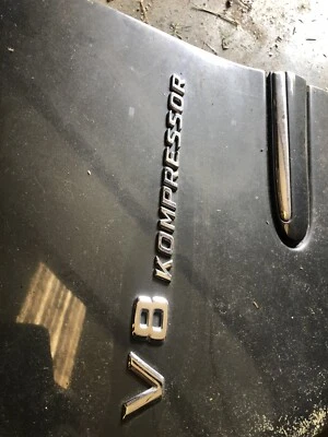 03-2006 Mercedes-Benz V8 Kompresso W220 S55 CL55 E55 CLS55 AMG guardabarros insignia logo Foto 1 de 2