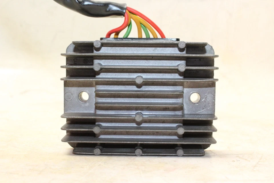 Regulador de voltaje rectificador Ducati Monster 750 2000 OEM Foto 1 de 4