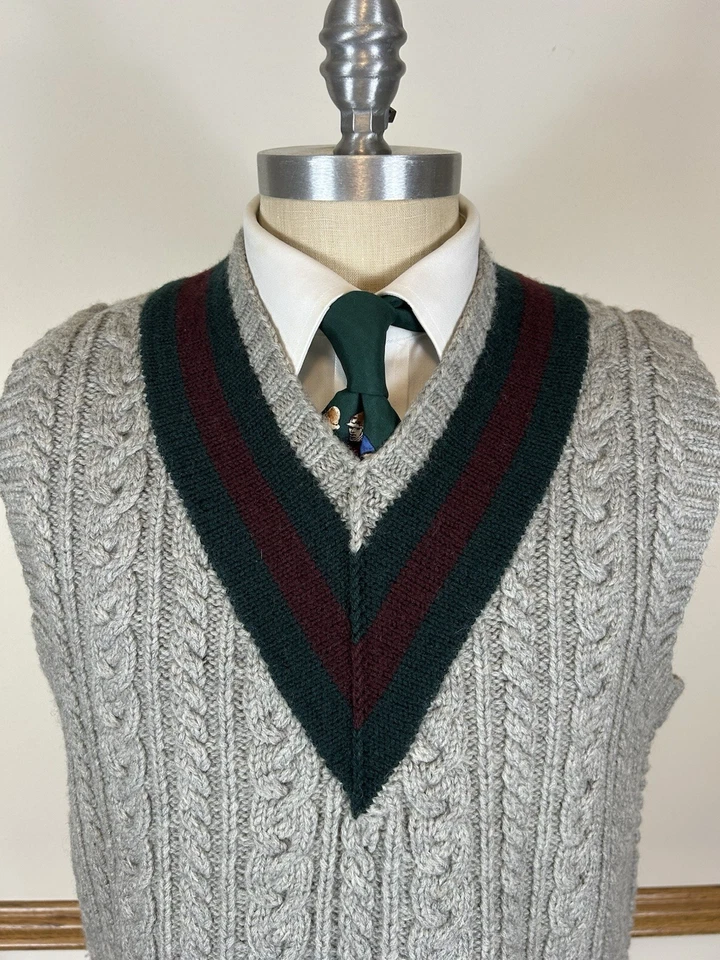 COLETE SUÉTER TÊNIS CRÍQUETE GOLA V POLO 100% LÃ MALHA CABO RALPH LAUREN TAMANHO G - Imagem 1 de 4