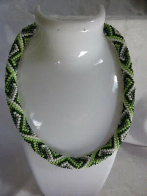 Perlenkette, rund gehäkelte Kette aus Rocailles, Collier, Handarbeit, neu - Bild 1 von 3