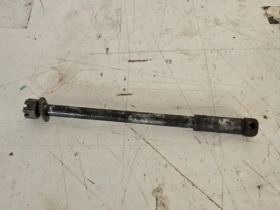 Yamaha DT125 1977 rueda delantera pivote perno eje DT dt 125 eje Foto 1 de 2