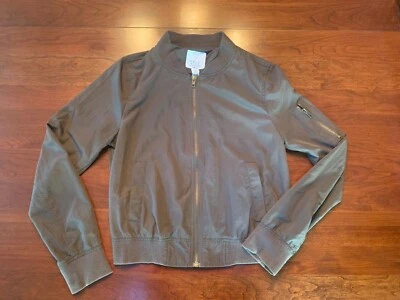 Usado en Excelente Condición Para Mujer Tillys Chaqueta Ligera Estilo Bombardero Inclinación Completa Verde Ejército Pequeña  Foto 1 de 4