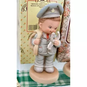 Memorie di ieri Enesco statuina porcellana postino con ferro di cavallo buona fortuna - Foto 1 di 7