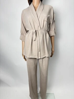 Luxurious linen set for spa therapists, massage therapists, beauticians. - Image 1 of 4