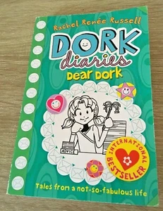 DORK DIARIES - DEAR DORK BY RACHEL RENEE RUSSELL (Paperback 2015) POSTAGE DEAL - Foto 1 di 2