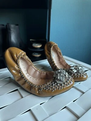 Pisos de ballet de charol marrón Miu Miu tachonados con dedos de cristal 37,5 Foto 1 de 4