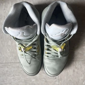 Size 11 -Jordan 5 JADE HORIZON 2022 - Picture 1 of 9