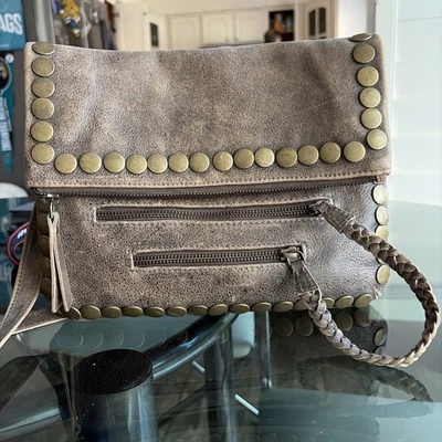 Bolso Bandolera Latico NJ EE. UU. Cuero Tachonado Ajustable Marrón, Plegable NUNCA USADO Foto 1 de 4