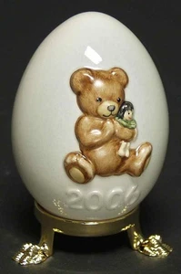 Goebel Goebel Easter Egg Praying Bear With Doll - Boxed 5651232 - Picture 1 of 1
