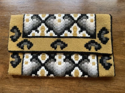 Bolso sin asas de colección con punta de aguja hecho a mano sobre bolso colores tierra forrado a presión Foto 1 de 4