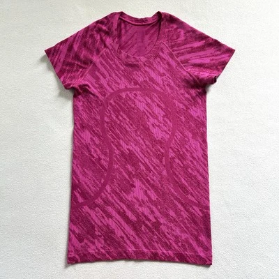 Camisa Lululemon Malla Camuflada Rosa Polvo Frambuesa Swiftly Tech Manga Corta 2.0 6 Foto 1 de 4