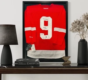 GORDIE HOWE SIGNED DETROIT RED WINGS REEBOK L/XL FRAMED HOCKEY JERSEY PSA COA! - Picture 1 of 10