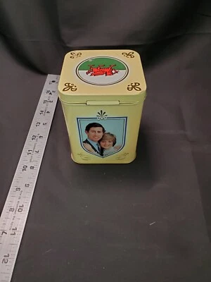 Vintage Royal Princess Diana and Prince of Wales 1st Child Birth Tin 1982 Empty - Image 1 of 4