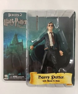 Harry Potter 7" HARRY POTTER w/ Wand & Base Series 2 Neca New Sealed - Picture 1 of 3