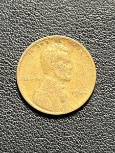 1944 P Lincoln Wheat Penny Cent No Mint Mark - Circulated Philadelphia Mint - Picture 1 of 2