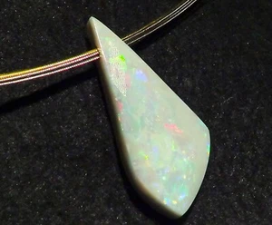 16,0ct GEM Dark Opal Anhänger Grün-Gold-Rote Pattern Flashfire-Opals - Picture 1 of 6