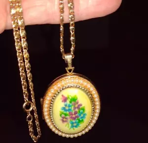 Avon Vintage Necklace Locket - Picture 1 of 4
