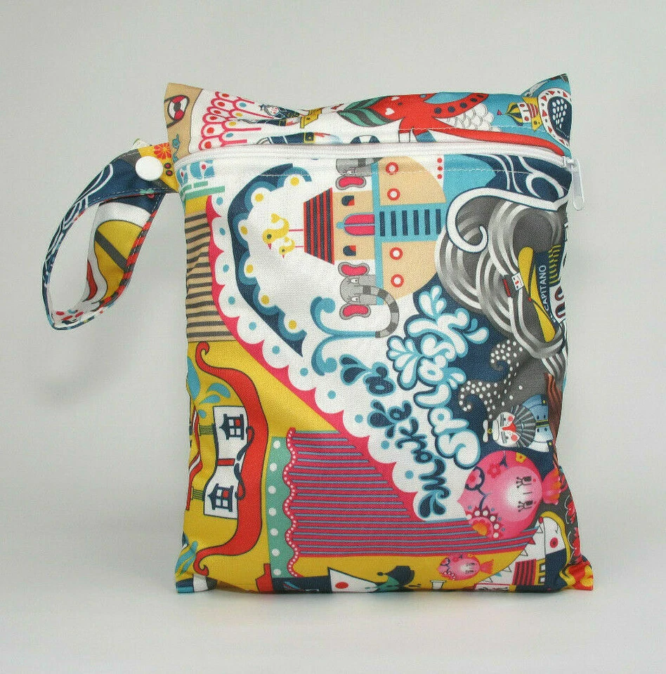 Kleine Nasstasche für Windeln, Brustpolster, Tücher, Tuchpolster - gelb U-Boot * UK