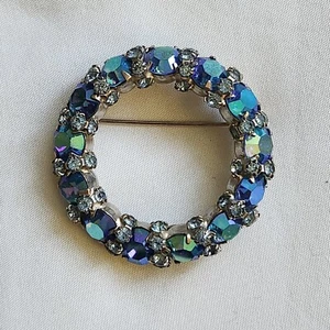 Vintage Warner Brooch - Circle Wreath Blue Aurora Borealis Rhinestones MCM - Picture 1 of 7