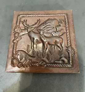 Azulejo de cobre martillado Buck & Doe respaldo de cerámica 4"x4" cobre antiguo oscuro - Imagen 1 de 7