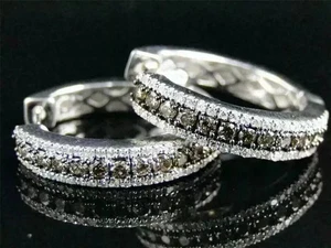 Aretes tipo argolla de tres filas de diamantes de corte redondo de 2 quilates enchapados en oro blanco de 14 quilates - Imagen 1 de 9